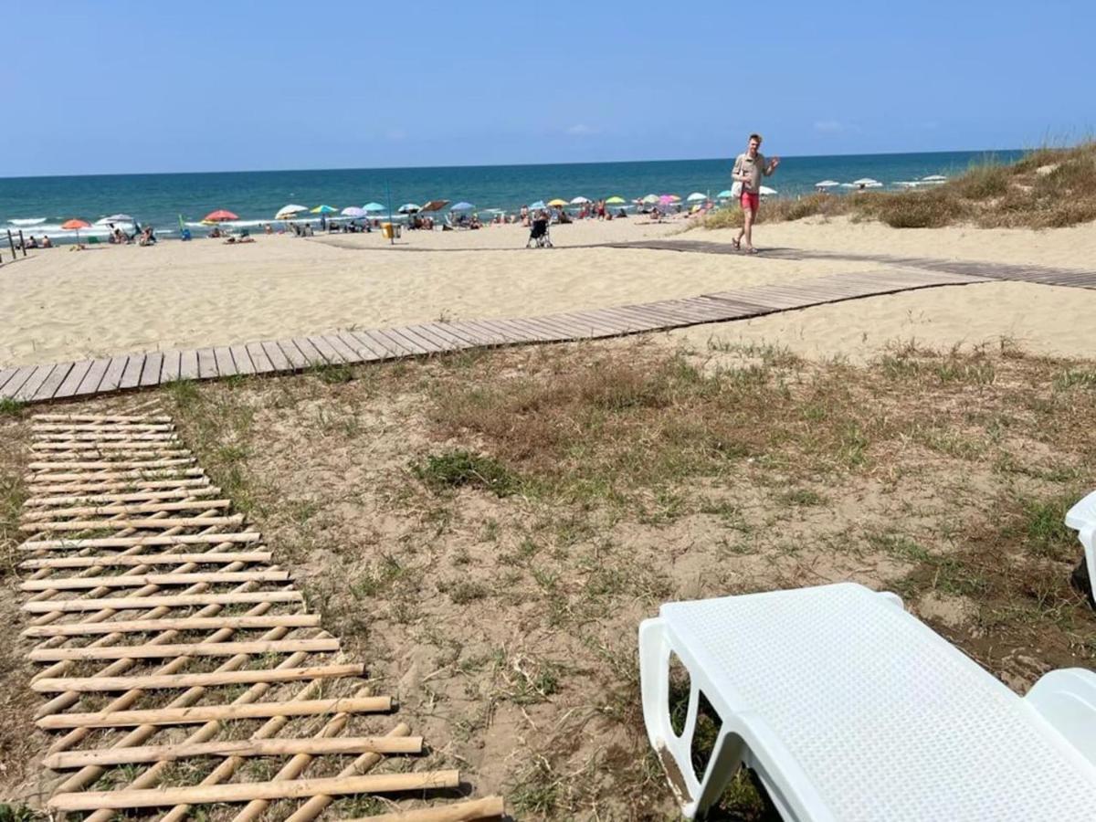 Wohnung Mit Direktem Meerzugang Torvaianica Exteriör bild